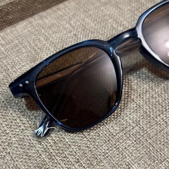 Stylish Blue Sunglasses - Picture 3 of 6